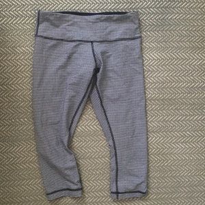 Lululemon gingham Capri
